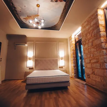 L The Writer's House *