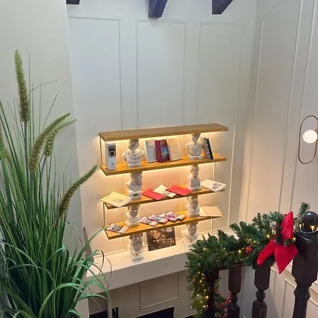 L The Writer's House Gythio