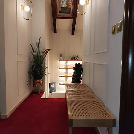 L The Writer's House