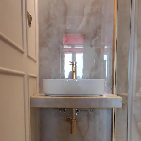 L The Writer's House Hotel *