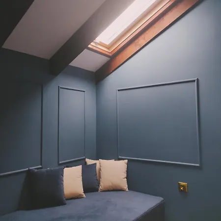 L The Writer's House