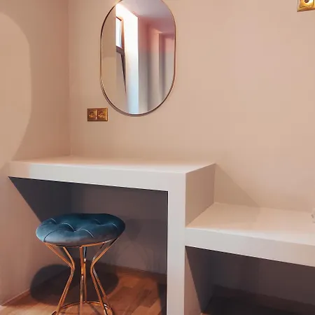 L The Writer's House Hotel