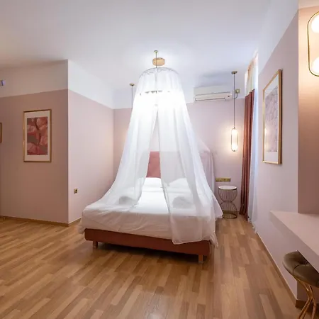 Отель L The Writer's House