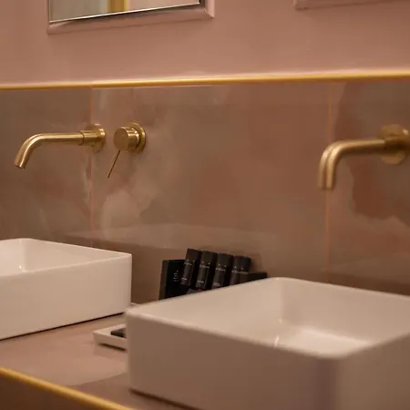 L The Writer's House Hotel *