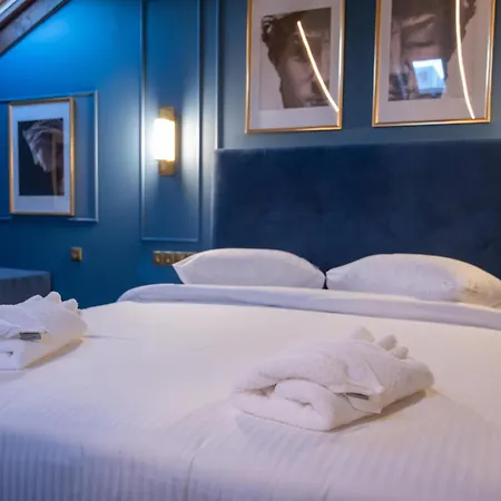 L The Writer's House * Гитион