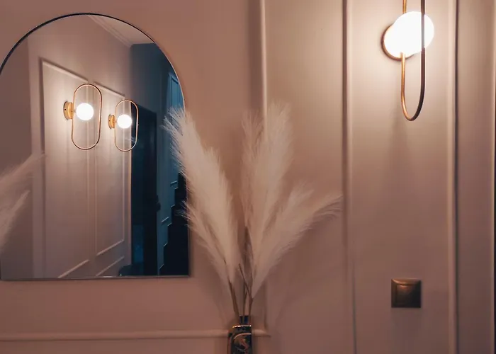 L The Writer's House *