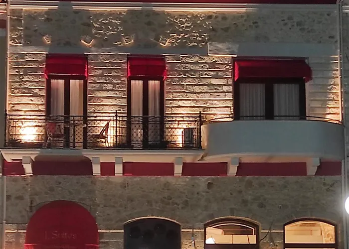 L The Writer's House Гитион