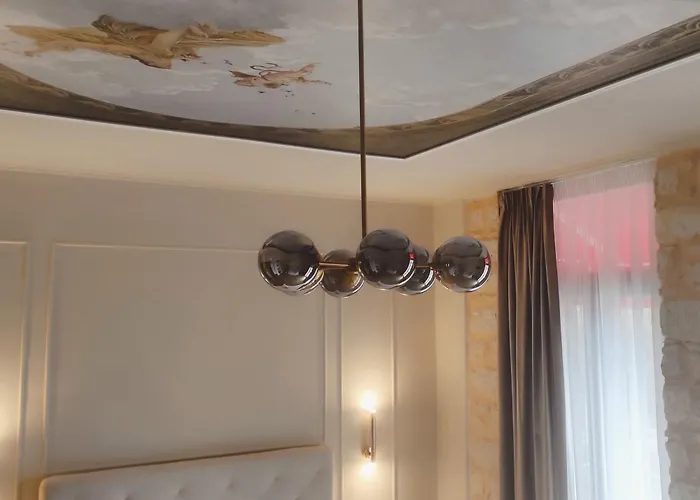 L The Writer's House