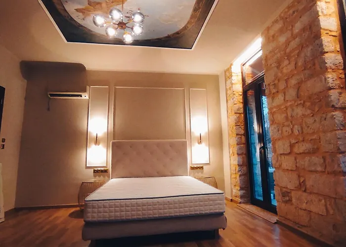 L The Writer's House *