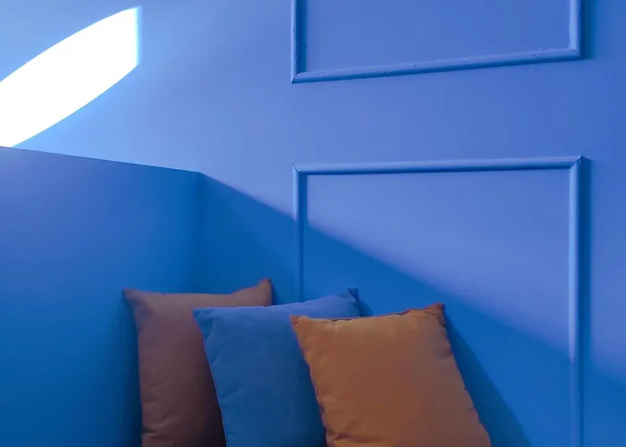 L The Writer's House Гитион