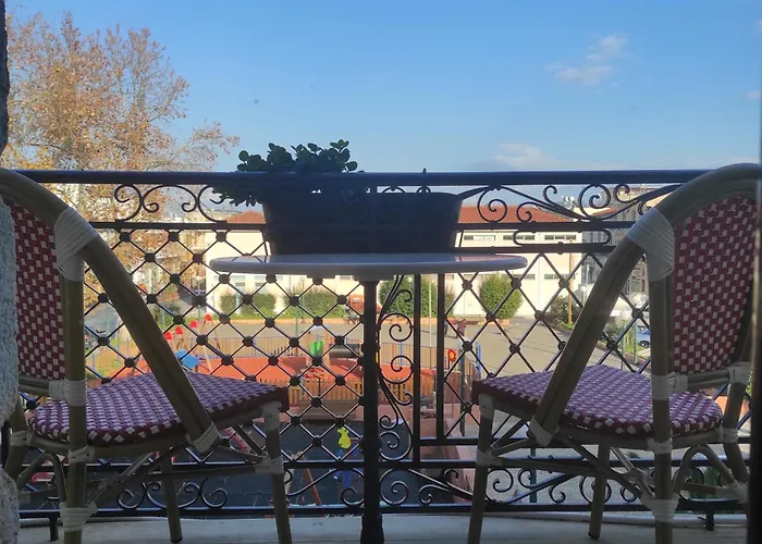 L The Writer's House * Гитион