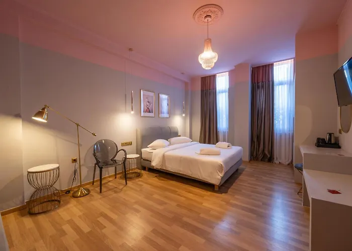 Отель L The Writer's House Гитион