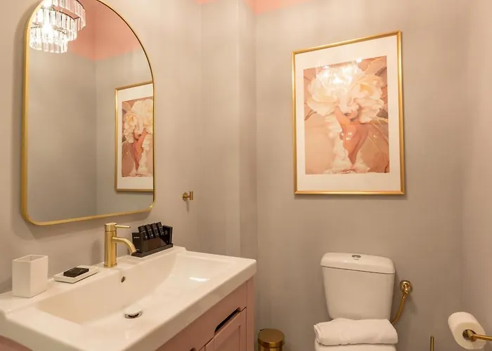 Отель L The Writer's House *