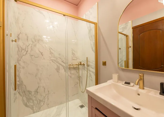 Отель L The Writer's House Гитион