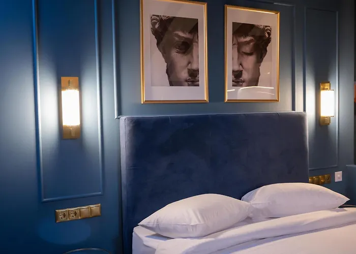 Отель L The Writer's House *