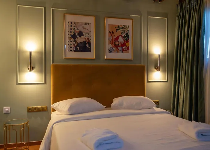 Отель L The Writer's House Гитион