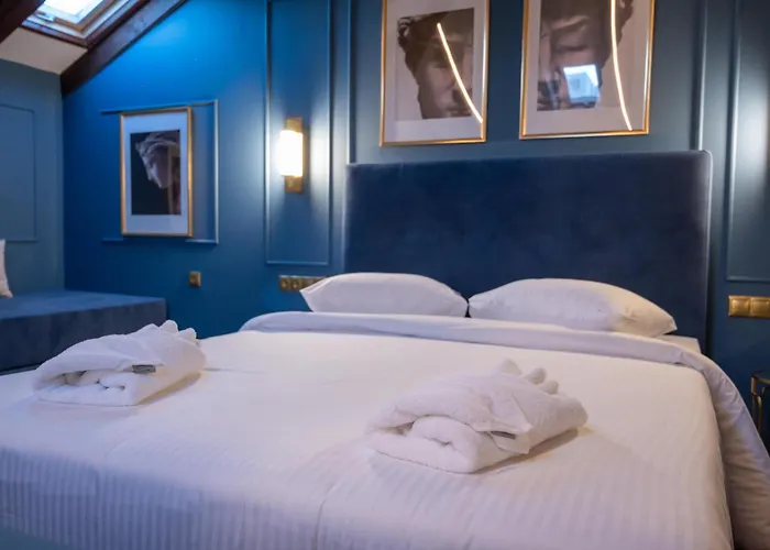 L The Writer's House * Гитион