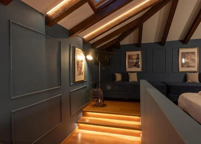 L The Writer's House