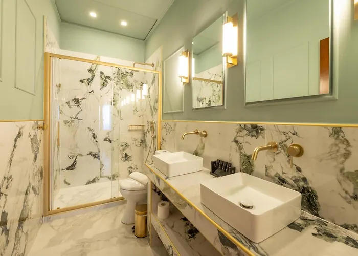 L The Writer's House *