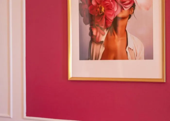 L The Writer's House Гитион