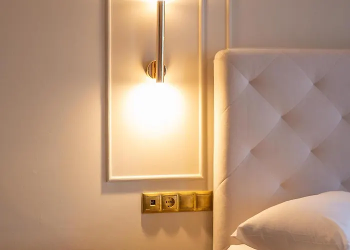 L The Writer's House Hotel *