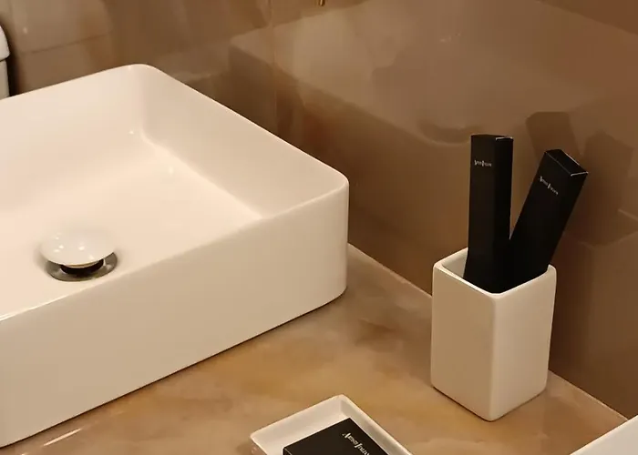 L The Writer's House *