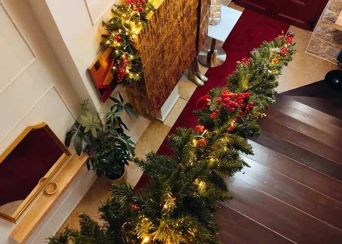 L The Writer's House *